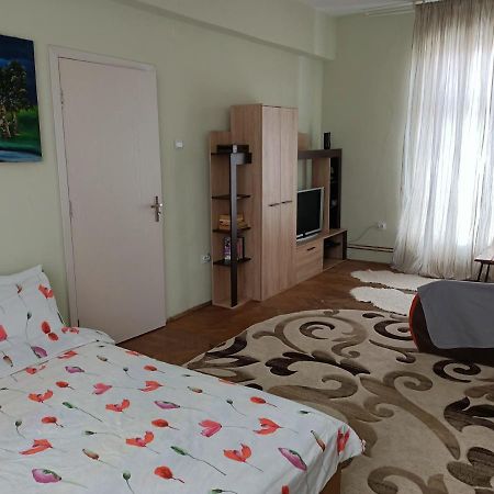 Lovely Apartament In Bucharest, Baba Novac Area Exterior photo
